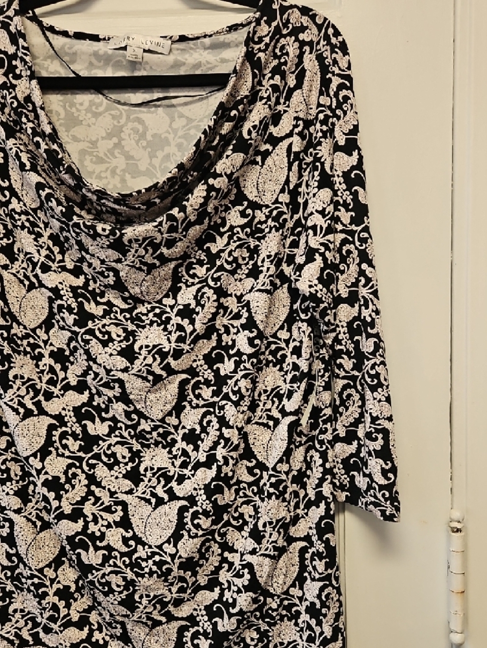 Larry Levine Black and White Cowl Neck 3/4 Sleeve Top XL - Picture 3 of 9